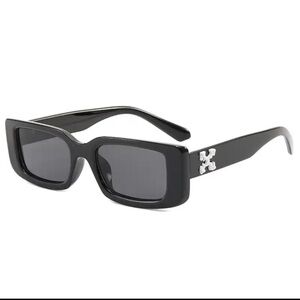 Fashionable Black Sunglasses for casual everyday wear square frame tinted glass